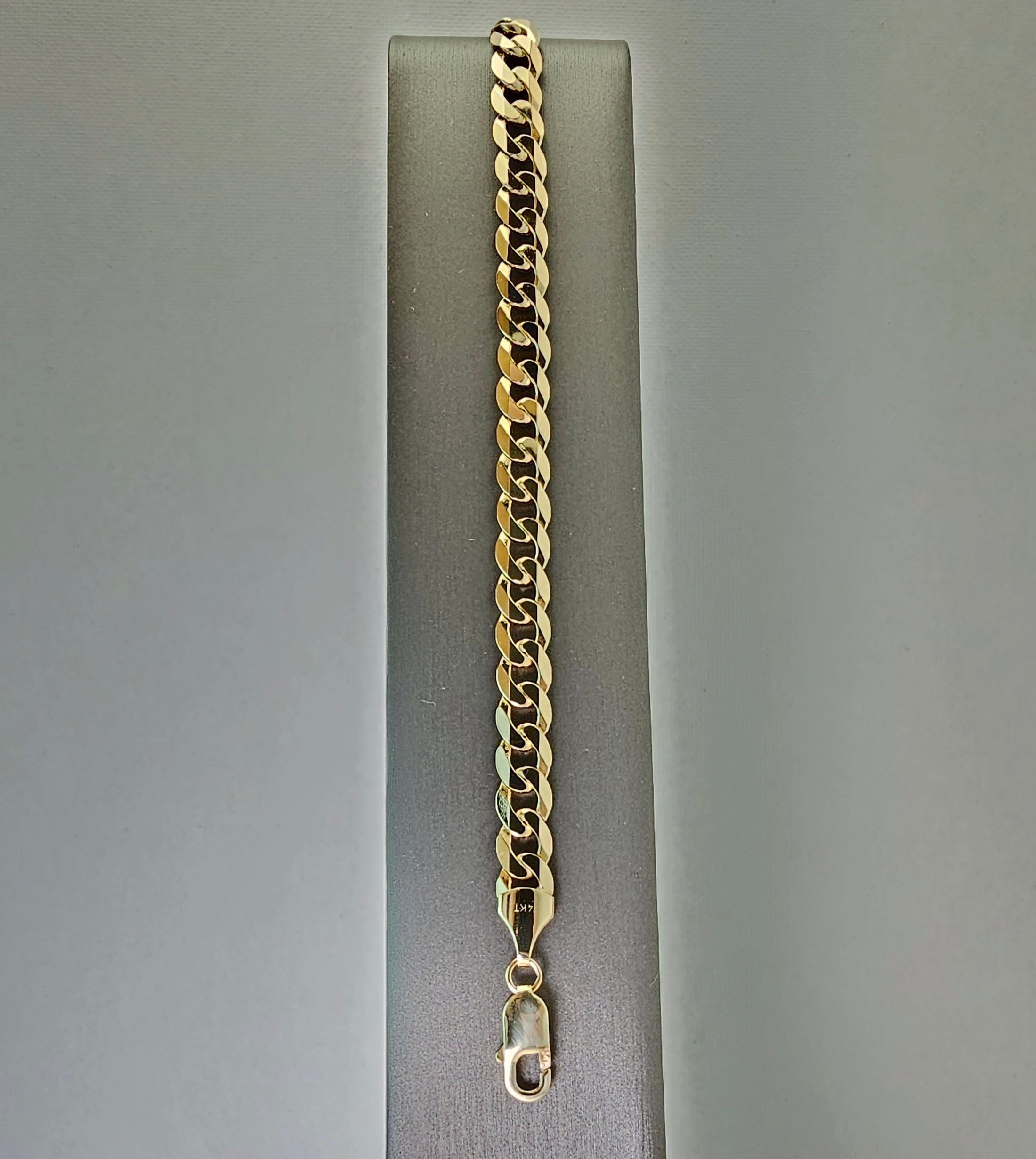 Curb Chain Bracelet – Yellow Gold - 8 Inches