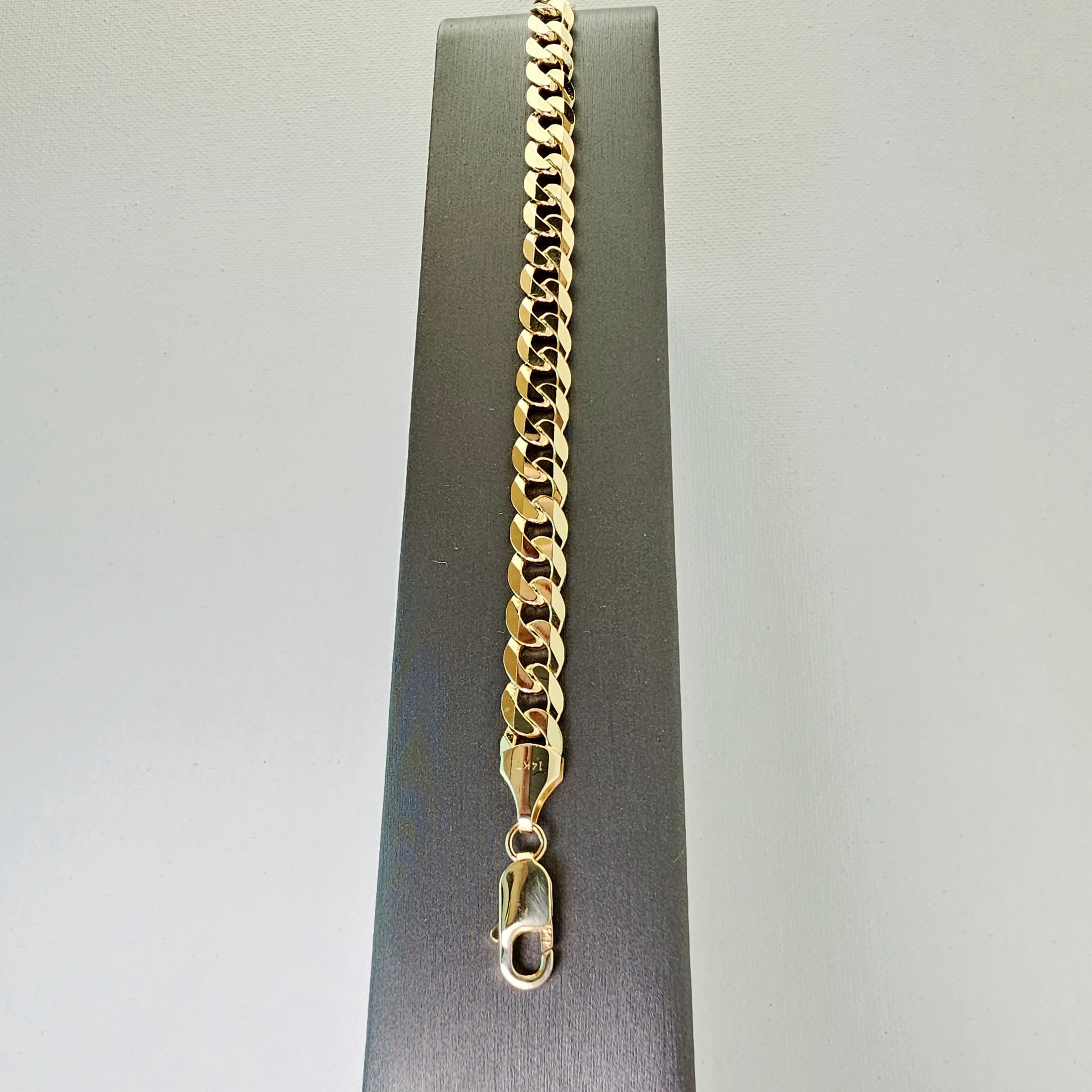 Curb Chain Bracelet – Yellow Gold - 8 Inches