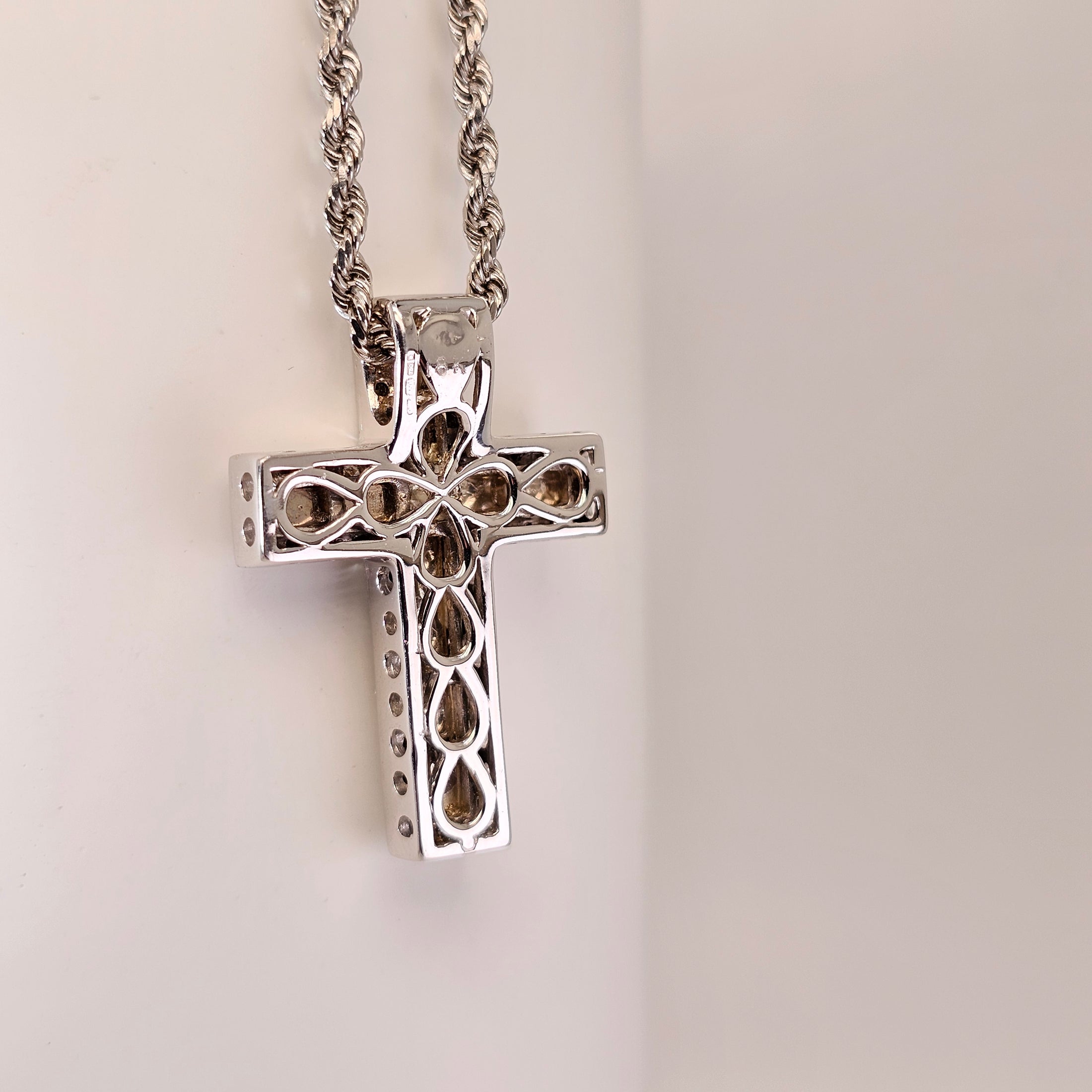 Elegant 18k Diamond Cross Pendant – by Sabii Jewelry®