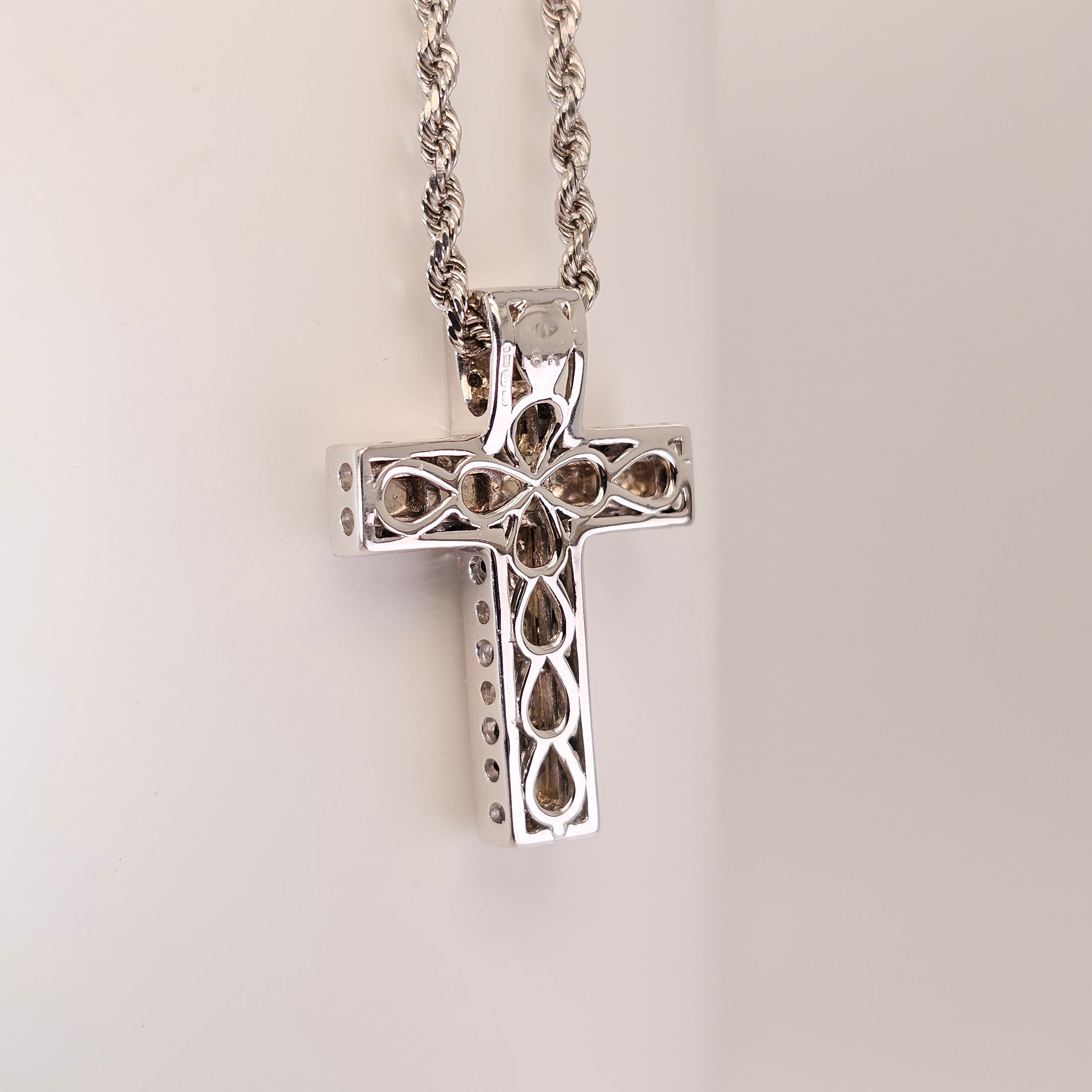 Elegant 18k Diamond Cross Pendant – by Sabii Jewelry®